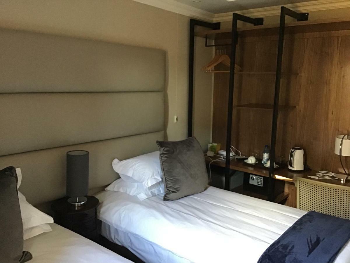 เดอะ แคปิทอล เกสต์ เฮาส์ Hotel กาโบโรเน ภายนอก รูปภาพ
